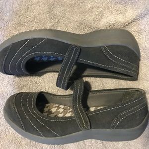 Skechers Relaxed fit Size 9, Grey suede Memory foam, Mary Jane shoes